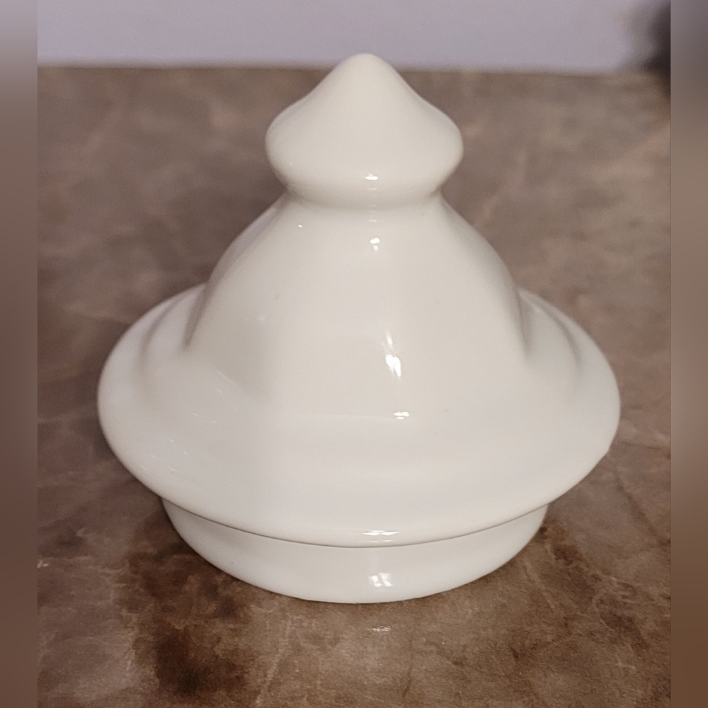 Pfaltzgraff "Heritage" White Coffee/ Teapot - Picture 8 of 15